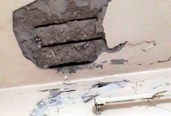 انهيار اجزاء من سقف منزل في عين الحلوة