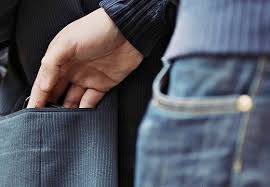 اقدم على عدة عمليات نشل.. هل وقعتم ضحية اعماله؟