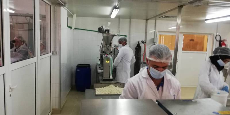 وزير الصناعة يتابع واقع معامل الألبان والأجبان
