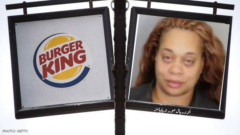 عاملة ترد على اعتراض زبونة بـ