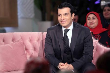 صور: إيهاب توفيق يفجع بوفاة والده في حريق الفيلا الخاصة به