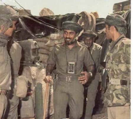 السلطان الراحل قابوس في صورة
