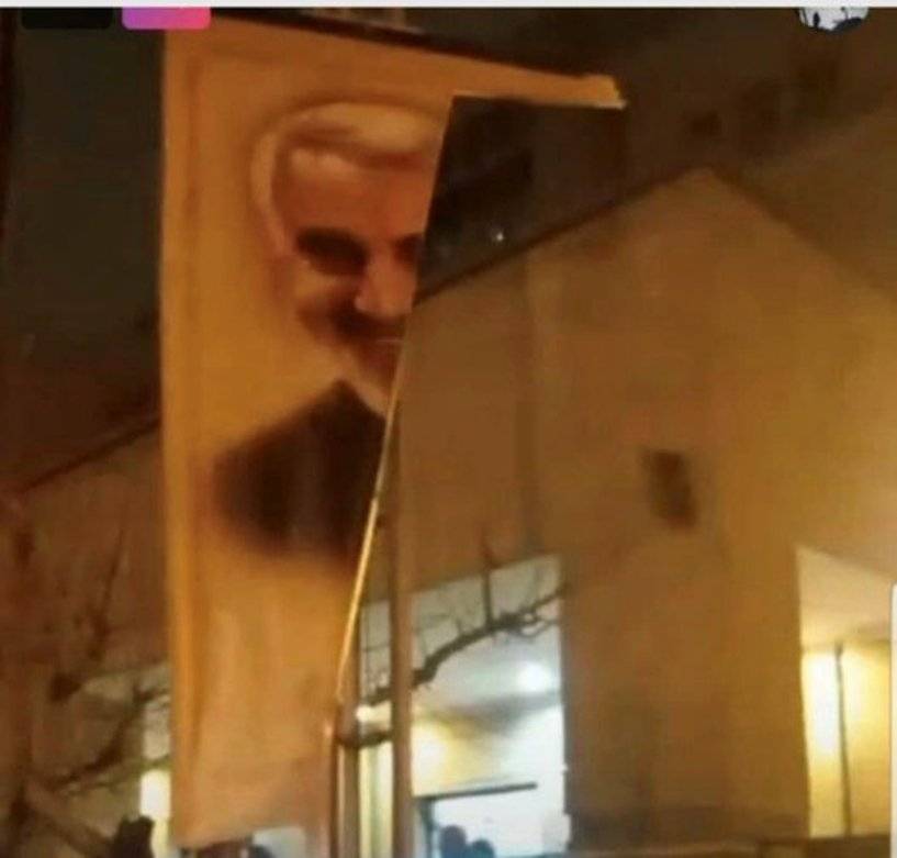 تظاهرات بطهران تطالب برحيل المرشد.. وتمزيق صور سليماني