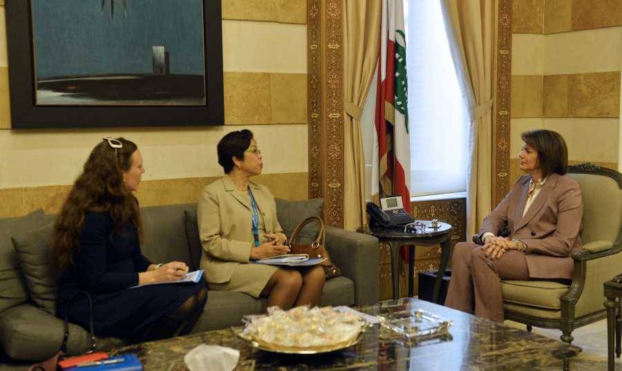 الحسن تبحث و