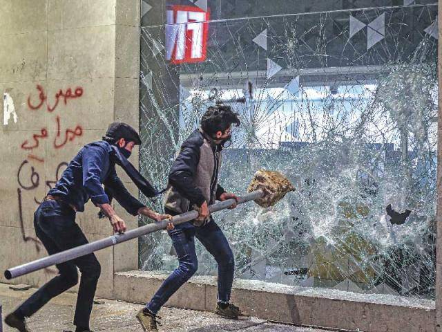 مصرفان يدعيان على مجهولين في 