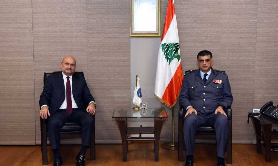 الأوضاع بين عثمان وأبي رميا
