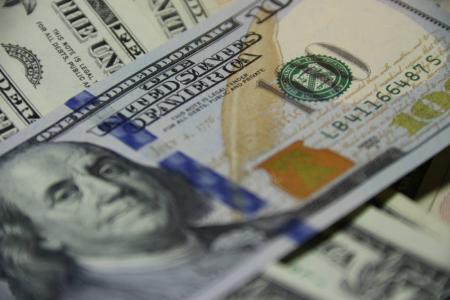 سعر الدولار لدى الصرافين اليوم