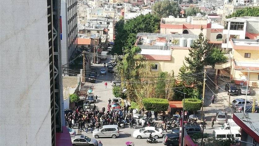 بالفيديو.. ضرب محتجّين أمام مجلس الجنوب ‏