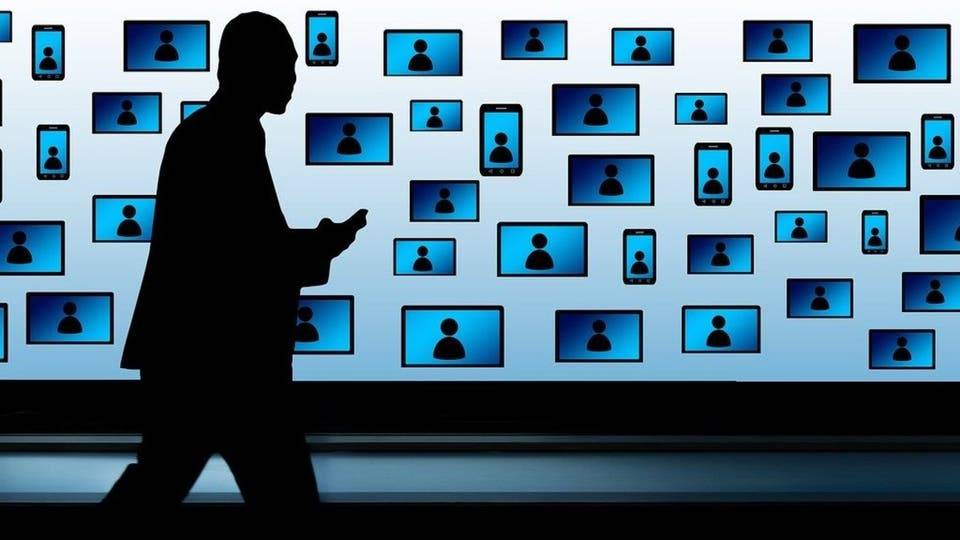 لبنانيون يكتشفون ثغرة خطرة في فيسبوك.. تستهدف سياسيين