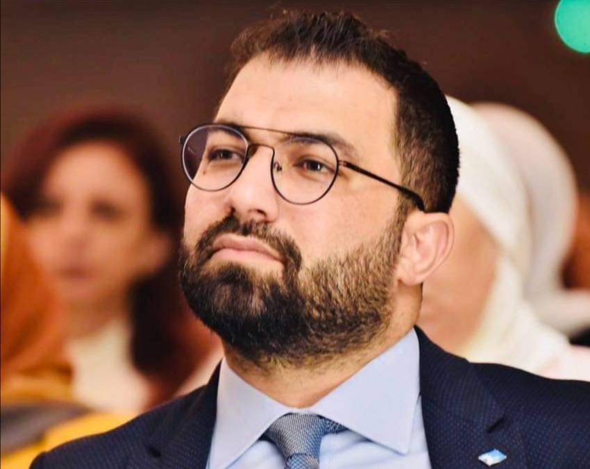 موسى يرد على السيد: من يكون الغبي؟!